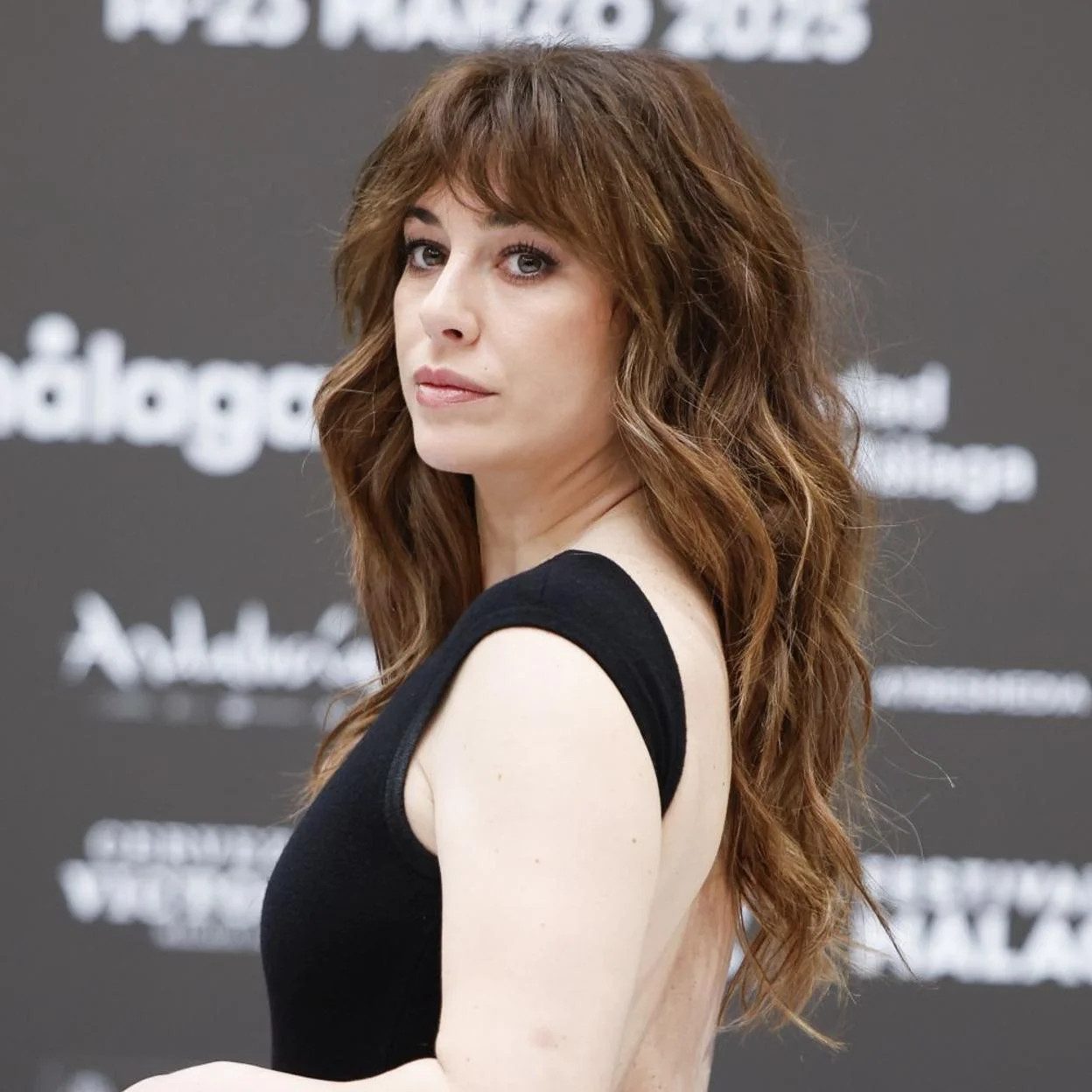 Mid-Back Visual Idea Mid-Back Visual Idea — Haircuts 2027 for Wavy Hair