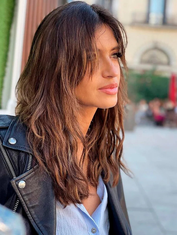 Shoulder Layered Dark Brown Side Part Shoulder Layered Dark Brown Side Part — Medium Haircuts 2027