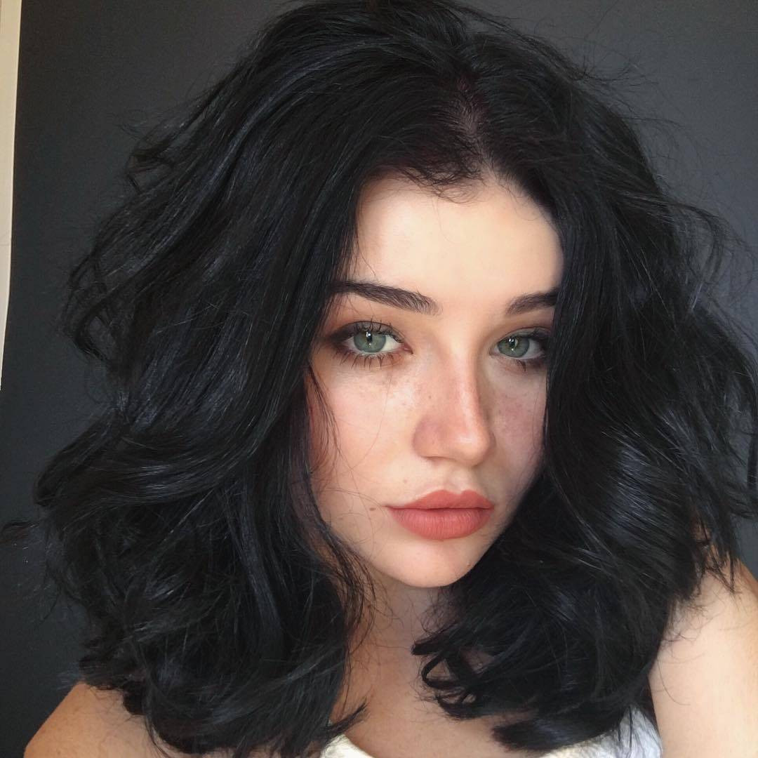 Shoulder-Length Black Waves — Hair Color Ideas 2027 for Dark Hair