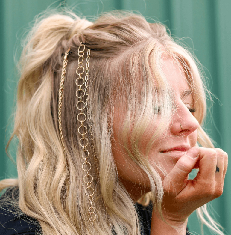 Blonde Ponytail With Gold Chain Accents Blonde Ponytail With Gold Chain Accents — Christmas Braids 2026