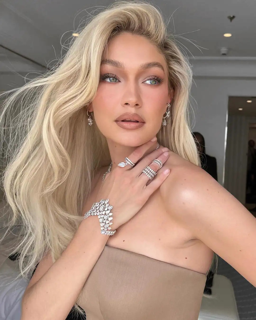 Platinum Blonde With Root Shadow Visual Idea Platinum Blonde With Root Shadow Visual Idea — Spring Blonde 2027