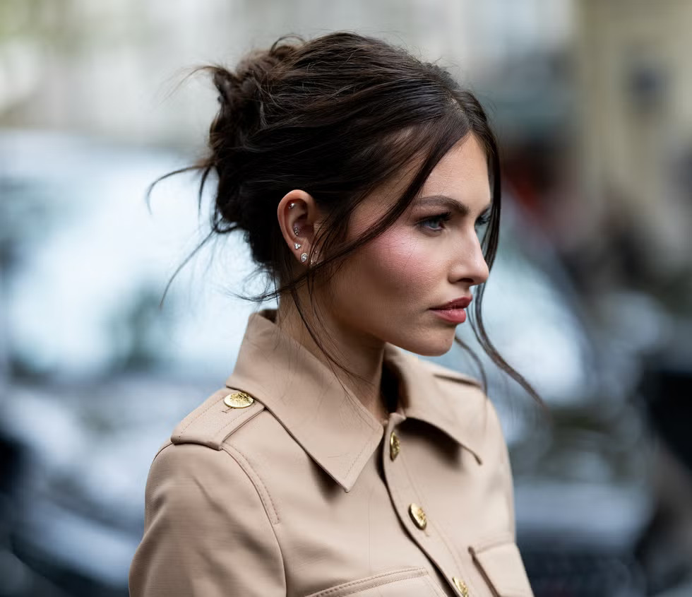 Mid-Back Fine Dark Brown Messy Bun Mid-Back Fine Dark Brown Messy Bun — Messy Bun 2027