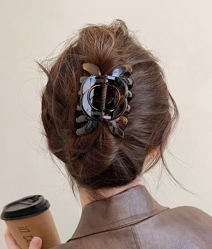 Salon Visual Idea — Claw Clip Bun 2027