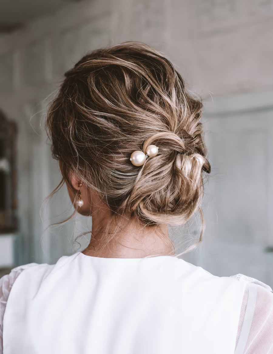 Honey Blonde Collarbone Waves Honey Blonde Collarbone Waves — Christmas Party Hairstyles 2026