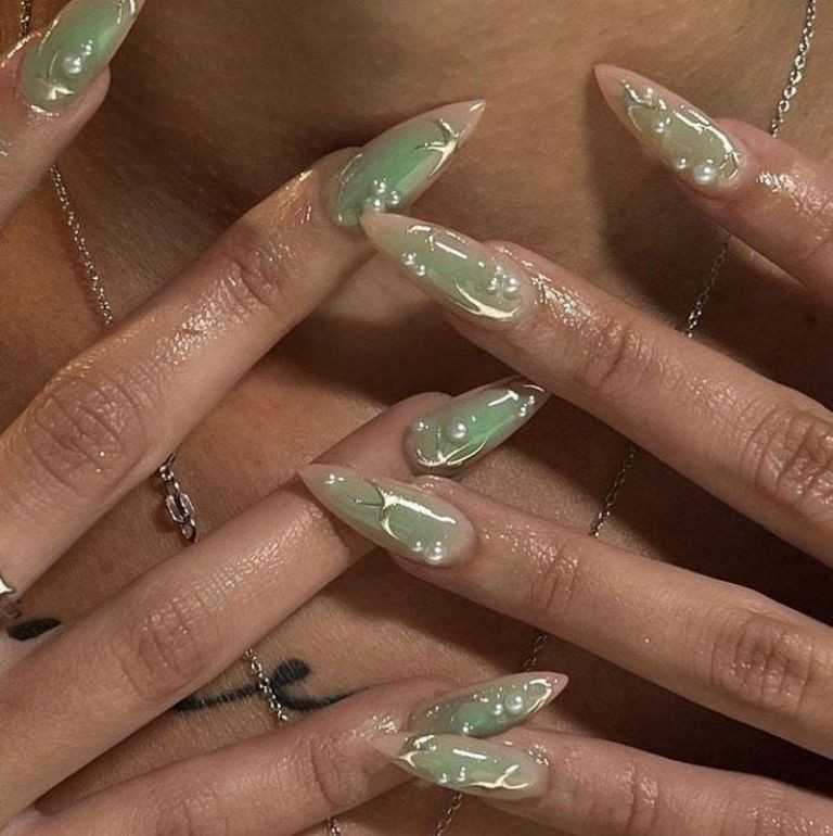 Glossy Chrome Visual Idea Glossy Chrome Visual Idea — Y2K Nails 2027