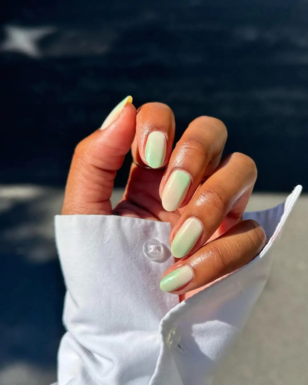 Pale Green to Off-White Ombre Nails Pale Green to Off-White Ombre Nails — Green Nails 2027