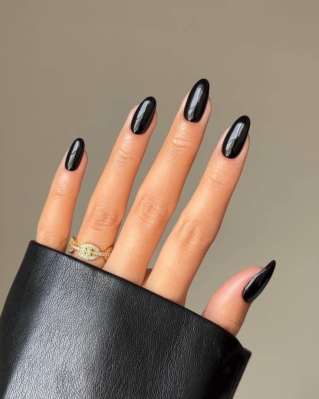 High Gloss Visual Idea High Gloss Visual Idea — Black Nails 2027