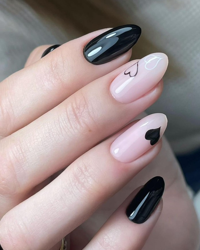 Black Heart Outline on Pink Oval Black Heart Outline on Pink Oval — Heart Nails 2027
