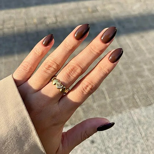 High Gloss Deep Warm Chocolate Glossy Almonds High Gloss Deep Warm Chocolate Glossy Almonds — Chocolate Brown Nails 2027