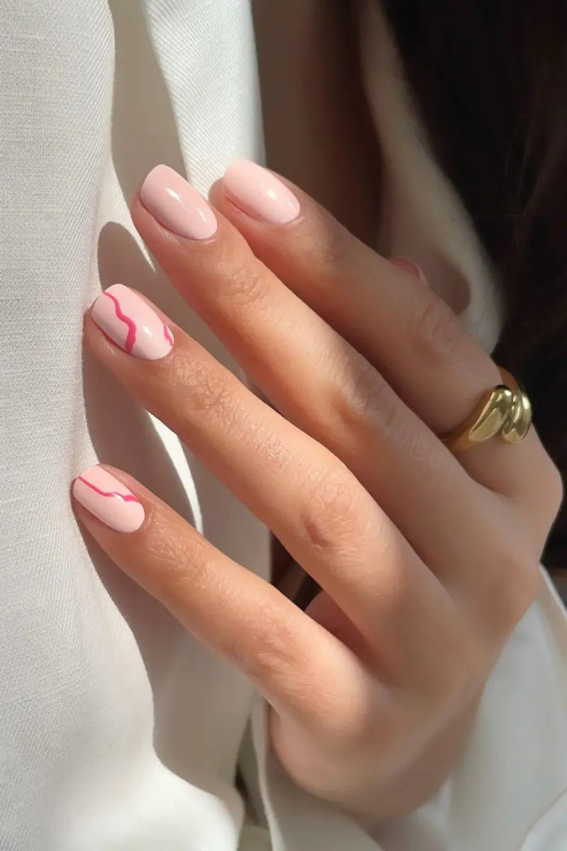 Light Pink Curved Line Accents Light Pink Curved Line Accents — Short Square Nails 2027