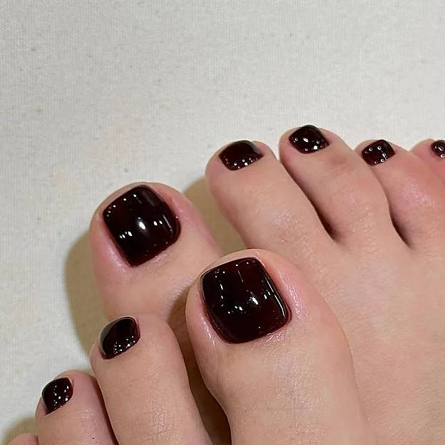 Solid Color Deep Glossy Burgundy Toes Solid Color Deep Glossy Burgundy Toes — Toe Nails 2027