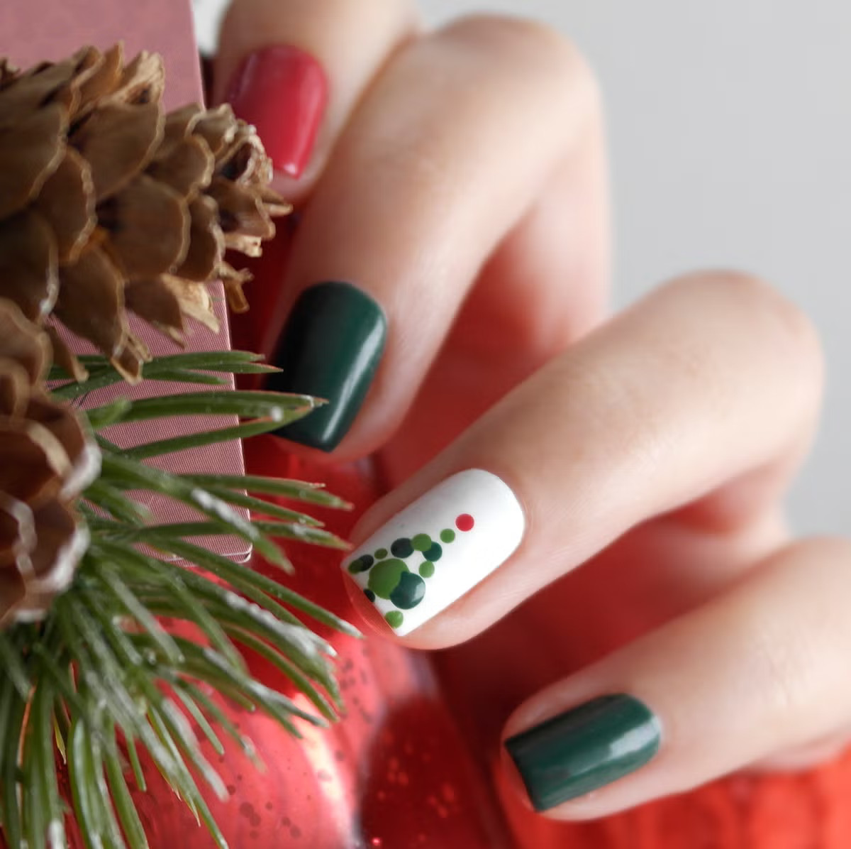 Tree Motif Visual Idea Tree Motif Visual Idea — Christmas Gel Nails 2026