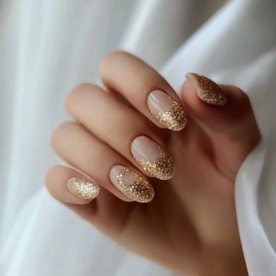 Glitter Visual Idea Glitter Visual Idea — Glitter Christmas Nails 2026