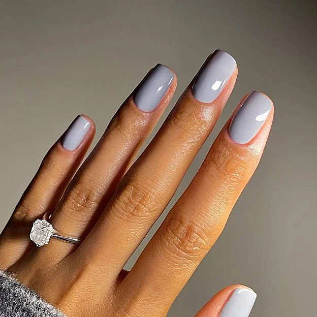 Light Gray Nails with Silver Ring Light Gray Nails with Silver Ring — Winter Gray Nails 2027