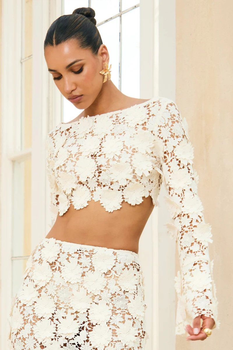 Romantic Ivory Lace Set for Special Occasions Romantic Ivory Lace Set for Special Occasions — Honeymoon Outfits 2027