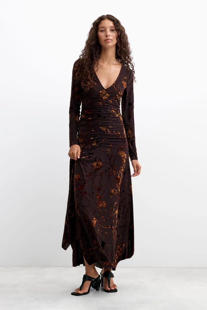 Velvet Floral Print Dress for Evening Elegance Velvet Floral Print Dress for Evening Elegance — Australia Outfits 2027