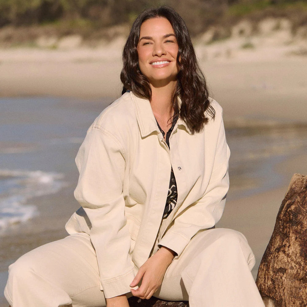 Oversized Denim Jacket and Wide-Leg Trousers for Beachside Casual Oversized Denim Jacket and Wide-Leg Trousers for Beachside Casual — Australia Outfits 2027
