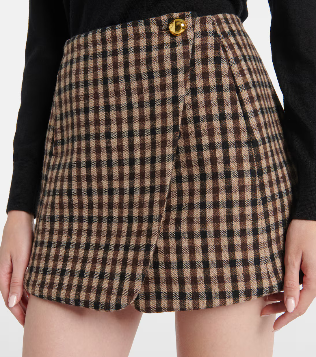 Plaid Wrap Skirt: A Textured Piece for Casual Styling Plaid Wrap Skirt: A Textured Piece for Casual Styling — Urban Outfitters Outfits 2027