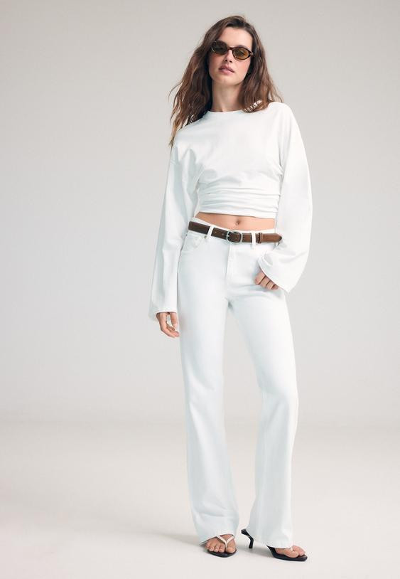Classic Street Style: Wide-Leg Jeans with an Oversized Shirt Classic Street Style: Wide-Leg Jeans with an Oversized Shirt — High Waisted Jeans 2027