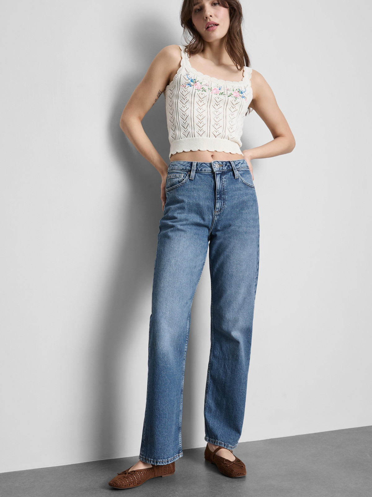Casual Chic: High-Waisted Jeans with an Embroidered Crop Top Casual Chic: High-Waisted Jeans with an Embroidered Crop Top — High Waisted Jeans 2027