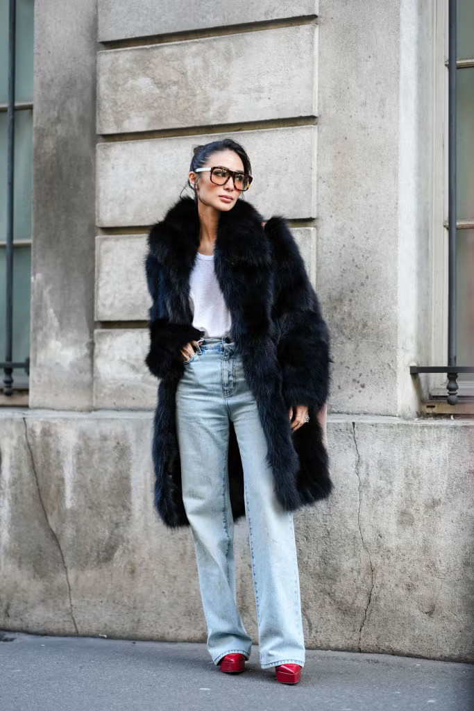 Luxurious Texture: Black Faux Fur Coat with Wide-Leg Jeans Luxurious Texture: Black Faux Fur Coat with Wide-Leg Jeans — Scene Outfits 2027