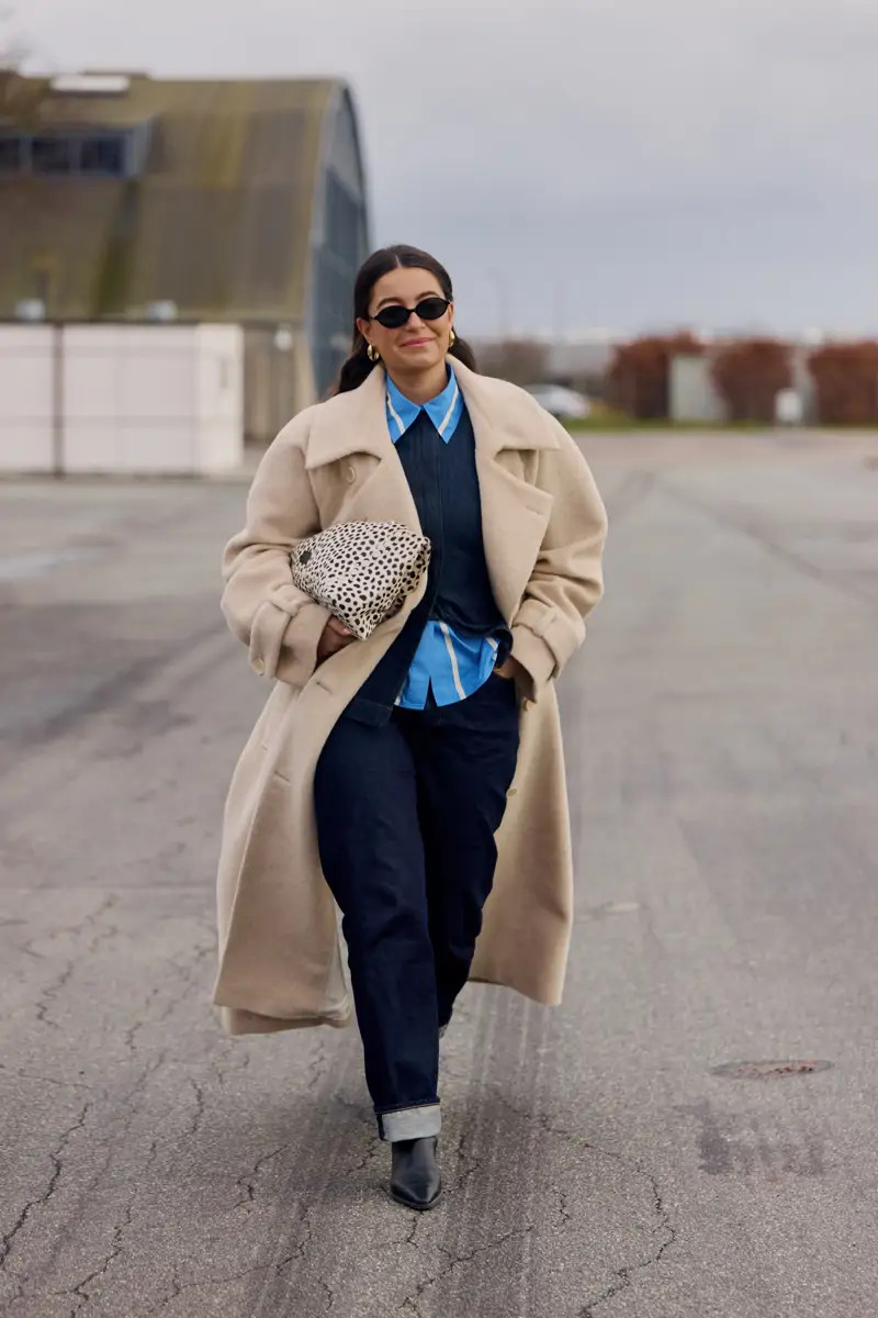 Oversized Beige Coat and Straight-Leg Jeans for Cozy Chic Oversized Beige Coat and Straight-Leg Jeans for Cozy Chic — Scandi Outfits 2027