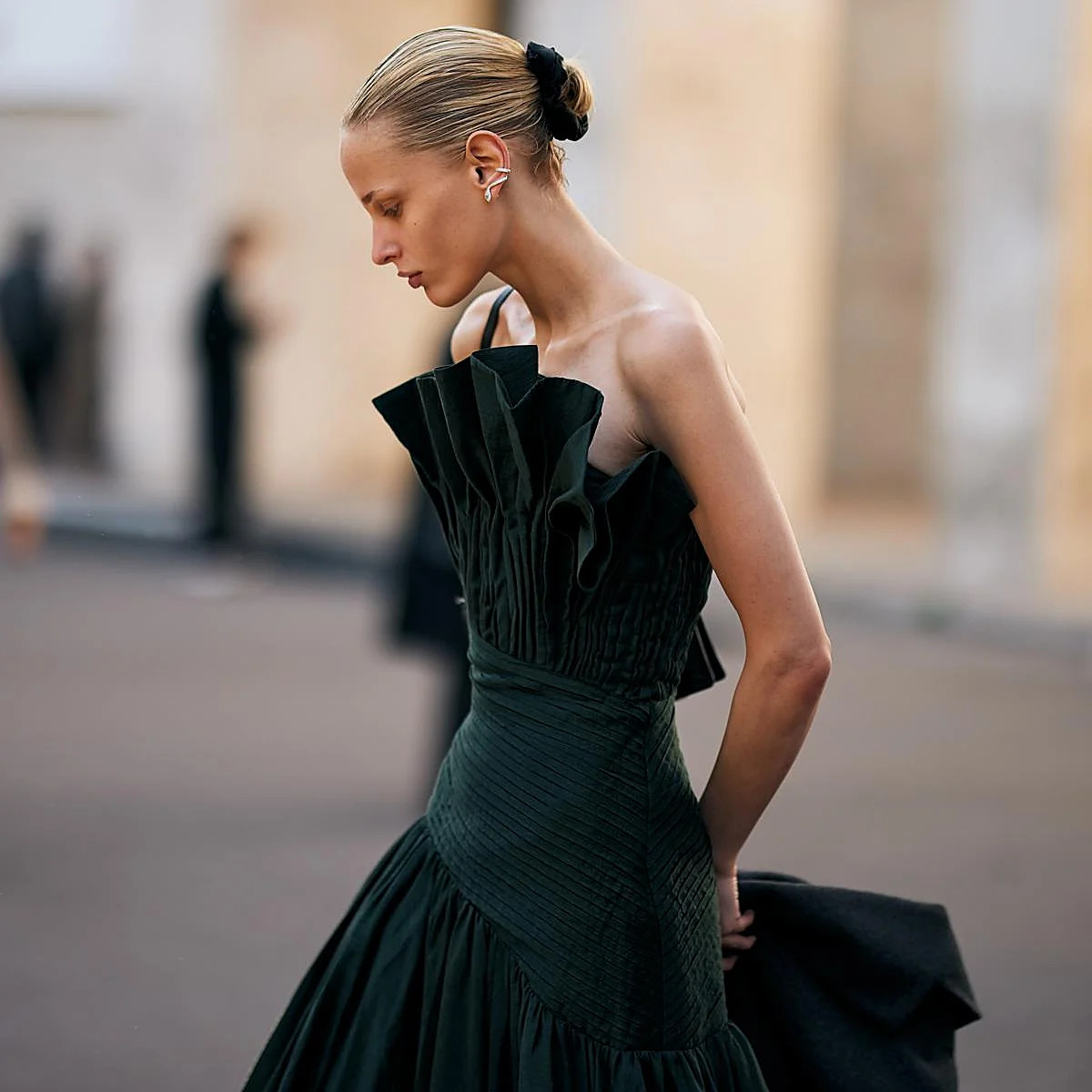 Dark Green Sequined Floor-Length Gown with High Slit Dark Green Sequined Floor-Length Gown with High Slit — Wedding Guest Outfits Cocktail 2027