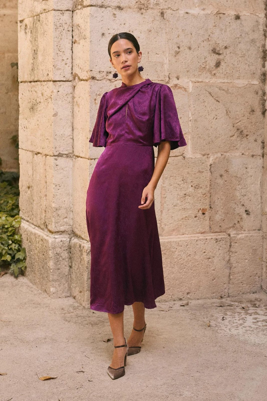 Short-Sleeved Dress Outfit Idea Short-Sleeved Dress Outfit Idea — Purple Wedding Guest Outfits 2027