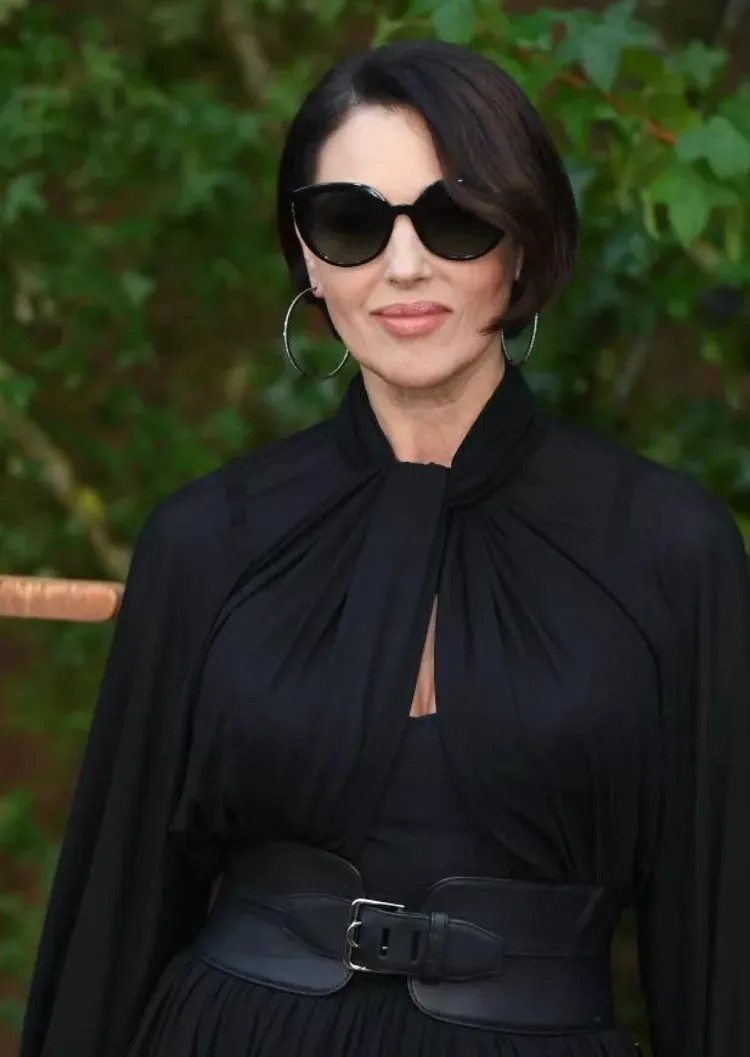 Chin Dark Brown Bob With Tucked Side-Swept Bangs Chin Dark Brown Bob With Tucked Side-Swept Bangs — Old Money Bob 2027