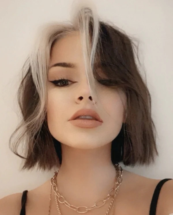 Dark Brown Bob With Chunky Blonde Money Piece — Chunky Blonde Money Piece At The Front Dark Brown Bob With Chunky Blonde Money Piece — Chunky Blonde Money Piece At The Front — Money Piece Bob 2027