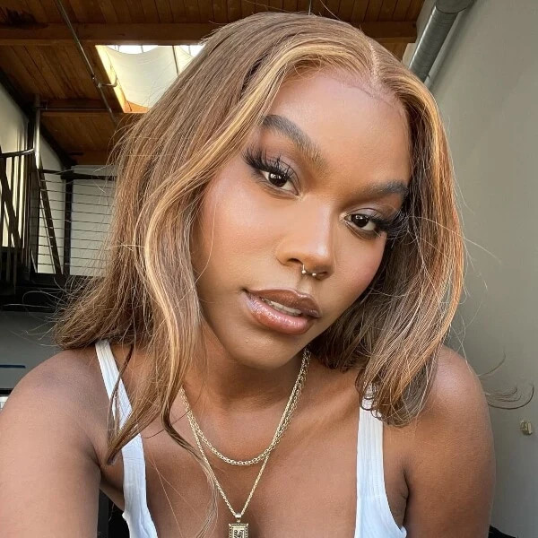 Medium Brown Bob With Blonde Money Piece Medium Brown Bob With Blonde Money Piece — Money Piece Bob 2027