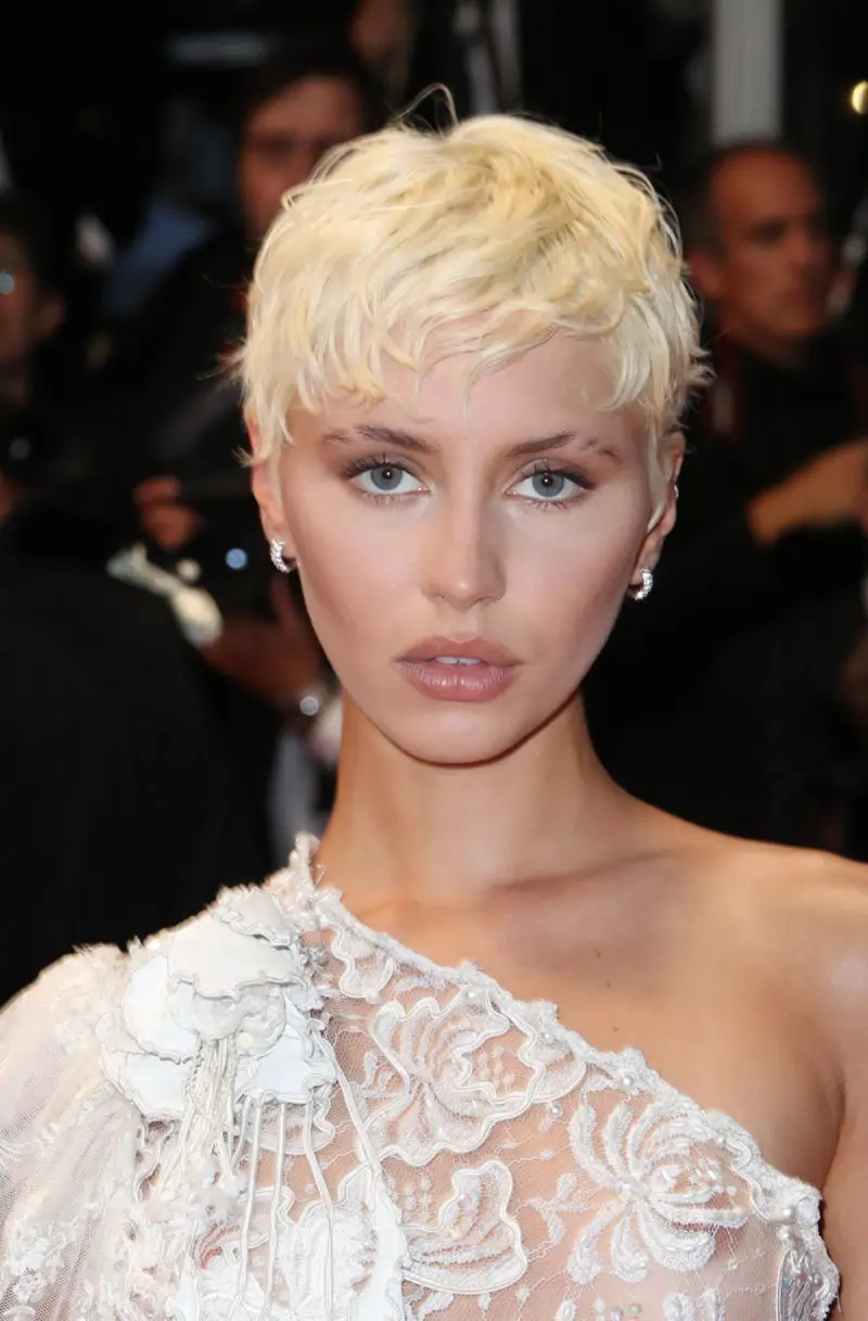 Visual Idea — A Light Blonde Pixie Cut With Short Visual Idea — A Light Blonde Pixie Cut With Short — Wedding Pixie 2027