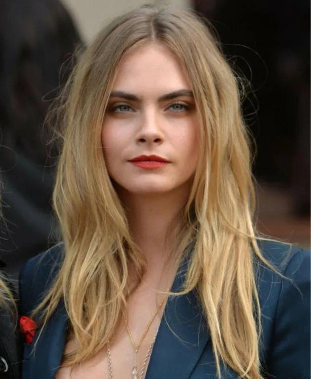 Collarbone Ash Blonde With Subtle Highlights Collarbone Ash Blonde With Subtle Highlights — Hair Color 2027 for Long Face