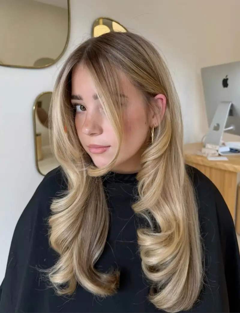 Collarbone Visual Idea — Beige Blonde Hair 2027