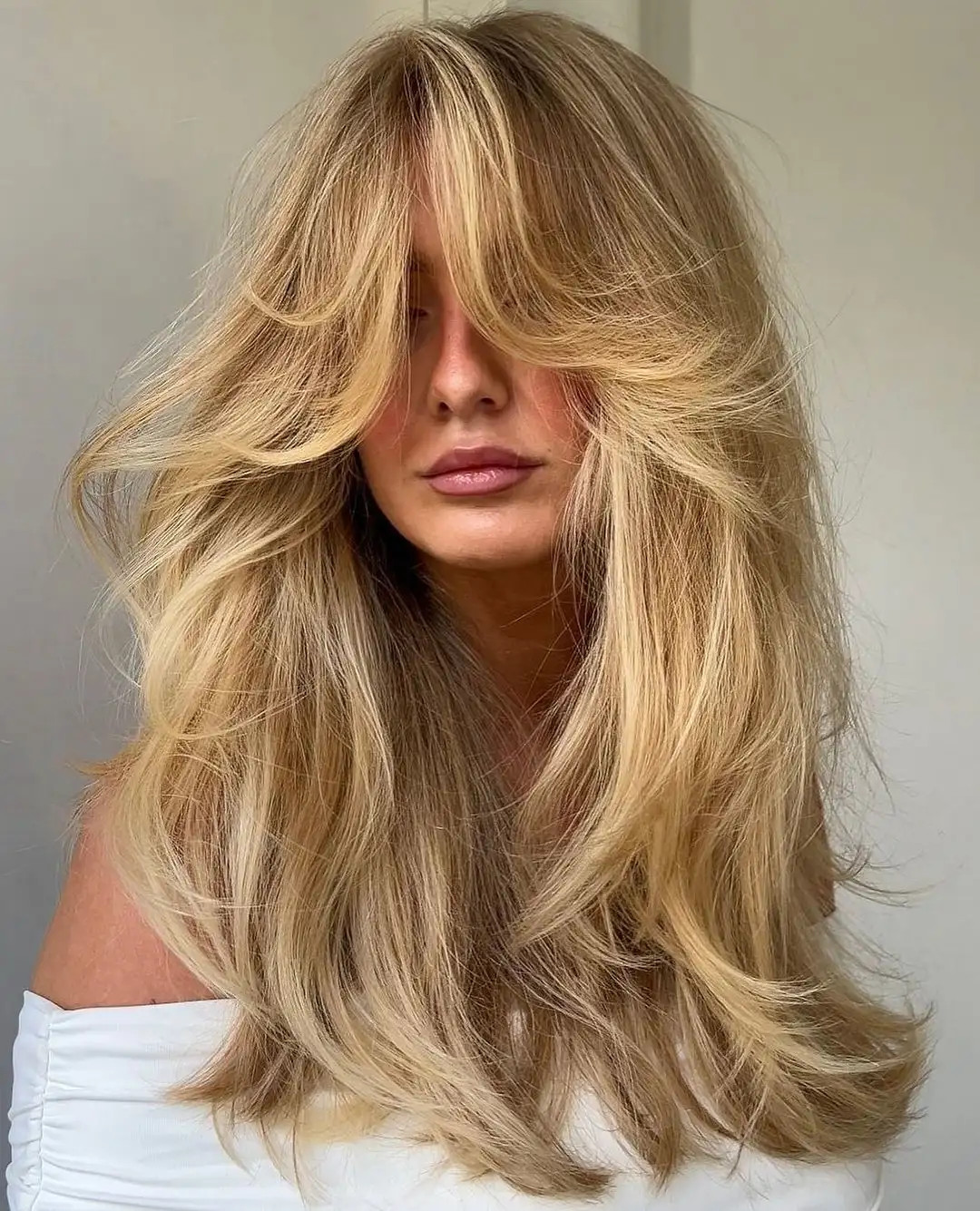 Voluminous Honey Blonde With Curtain Bangs Voluminous Honey Blonde With Curtain Bangs — Medium Blonde Hair 2027