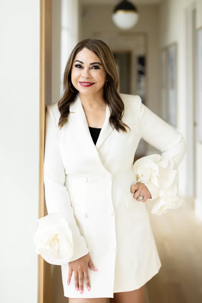 White Dress with Statement Sleeves for a Unique Professional Silhouette White Dress with Statement Sleeves for a Unique Professional Silhouette — Realtor Outfits 2027