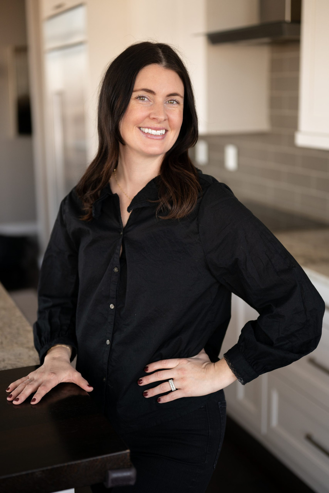 Fitted Black Button-Up Shirt and Dark Trousers for a Clean Business Casual Look Fitted Black Button-Up Shirt and Dark Trousers for a Clean Business Casual Look — Realtor Outfits 2027