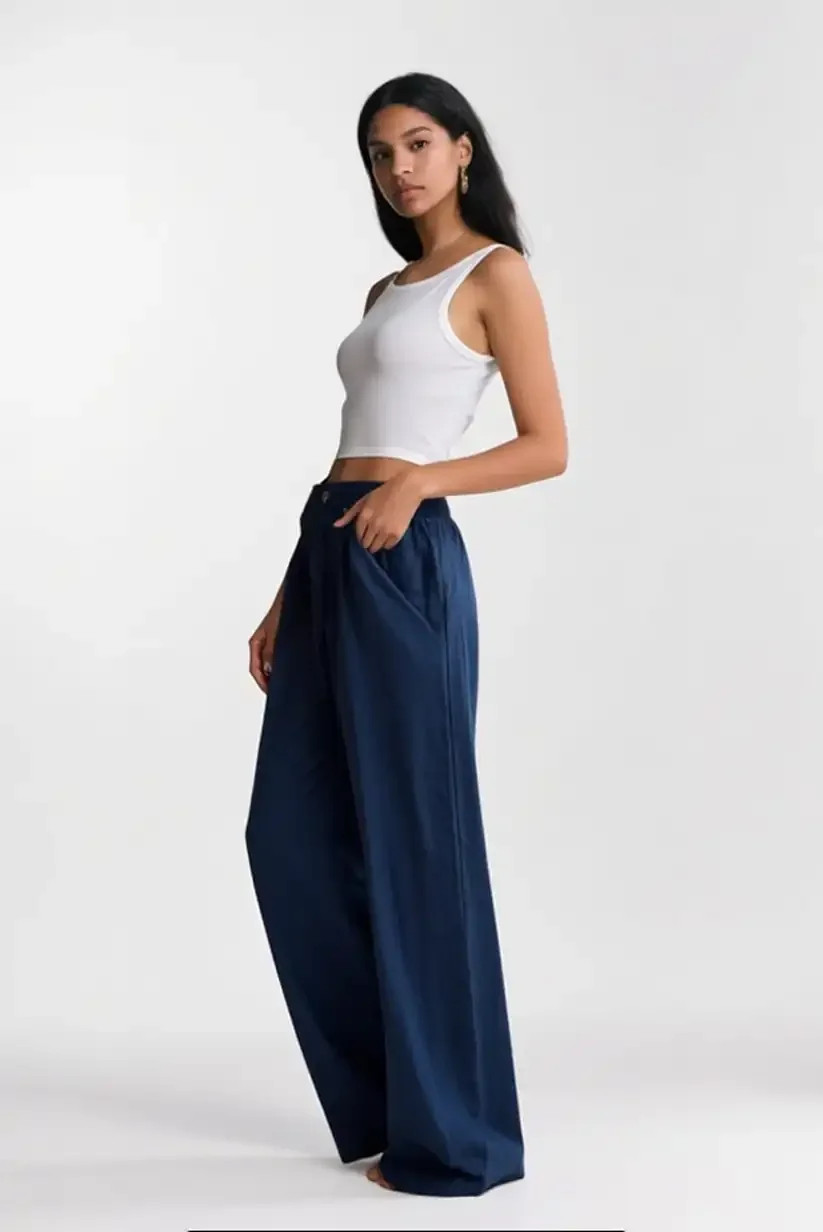 Casual Chic: Navy Wide-Leg Pants with White Cropped Tank and Gold Hoops Casual Chic: Navy Wide-Leg Pants with White Cropped Tank and Gold Hoops — Navy Blue Wide Leg Pants Outfits 2027