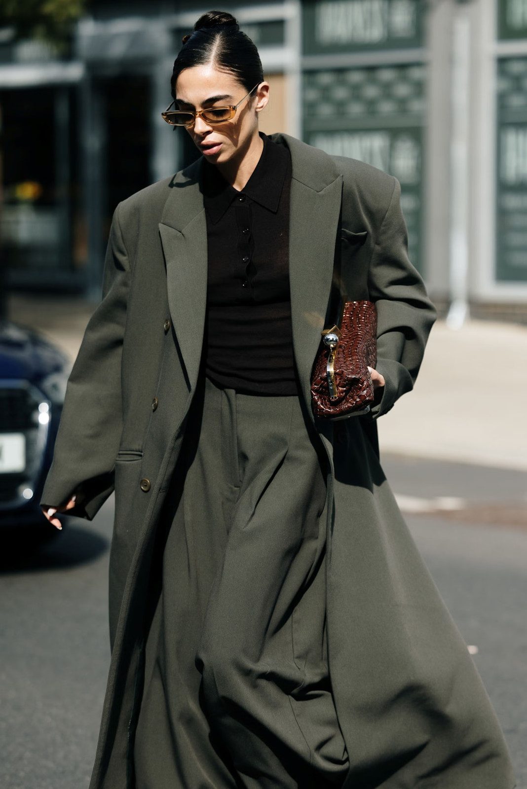 Olive Green Oversized Suit for a Chic Steakhouse Statement Olive Green Oversized Suit for a Chic Steakhouse Statement — Steakhouse Outfits 2027