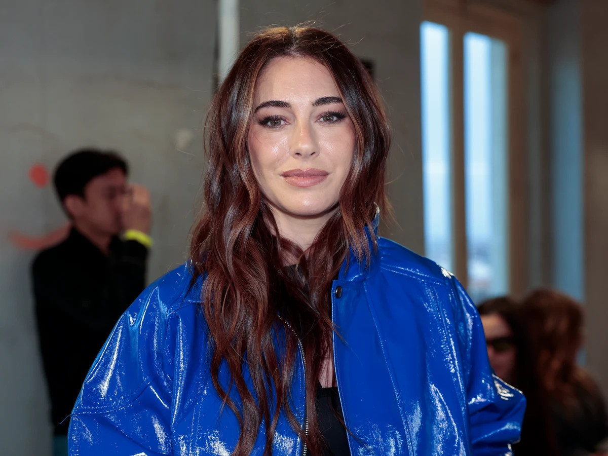 Layered Dark Brown Blowout With Auburn Highlights Layered Dark Brown Blowout With Auburn Highlights — Blowout Hairstyles 2027