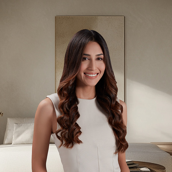 Mid-Back Blowout With Caramel Balayage Mid-Back Blowout With Caramel Balayage — Blowout Hairstyles 2027