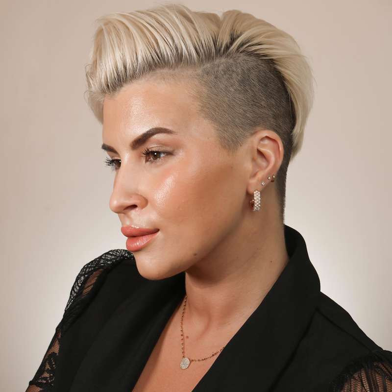 Platinum Top Dark Undercut Side Sweep Platinum Top Dark Undercut Side Sweep — Undercut Pixie 2027