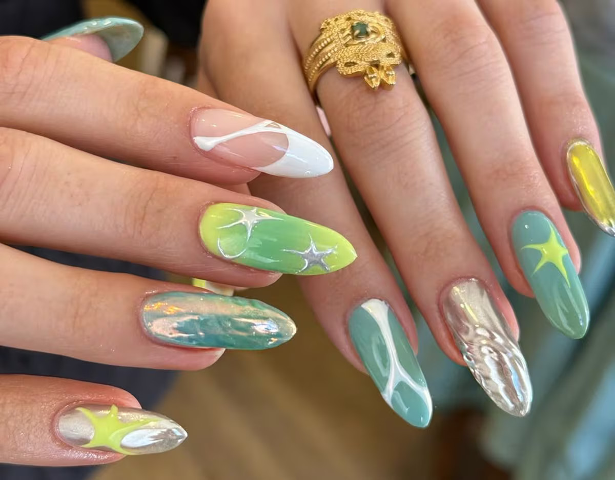 Mixed Green and Silver Chrome Stiletto Nails Mixed Green and Silver Chrome Stiletto Nails — Green Nails 2027