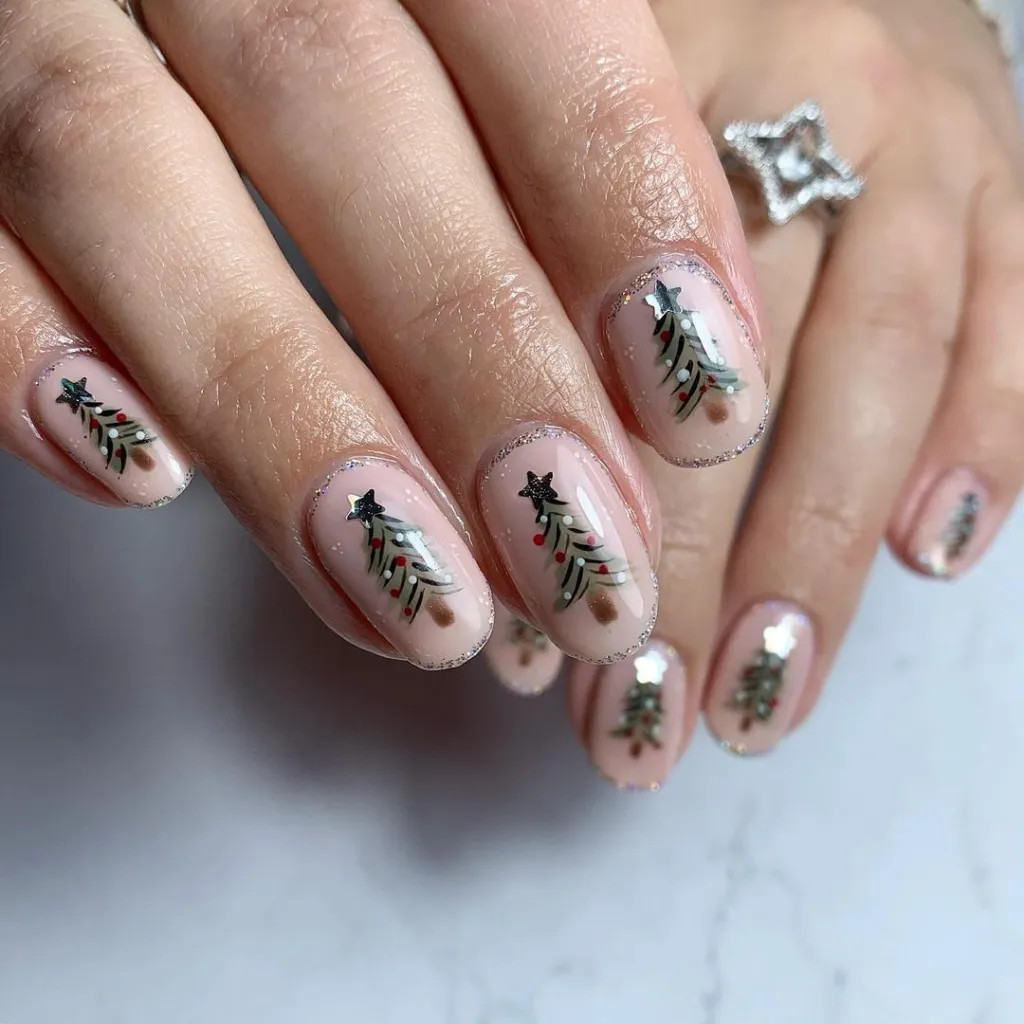 Short Oval Christmas Tree Nails with Glitter Short Oval Christmas Tree Nails with Glitter — Christmas Tree Nails 2026
