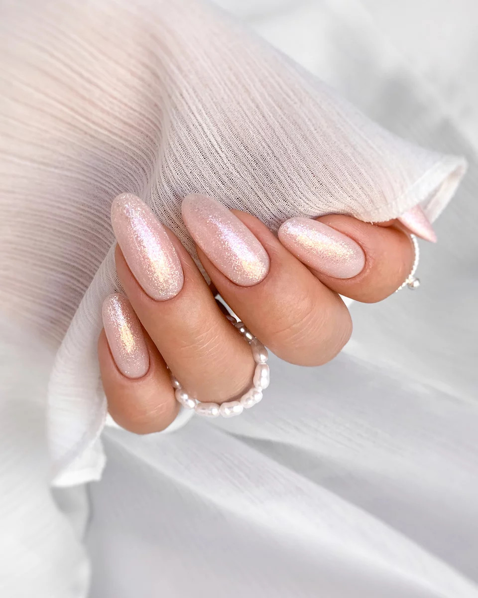 Pale Pink Pearlescent Glitter Ovals Pale Pink Pearlescent Glitter Ovals — Glitter Wedding Nails 2027