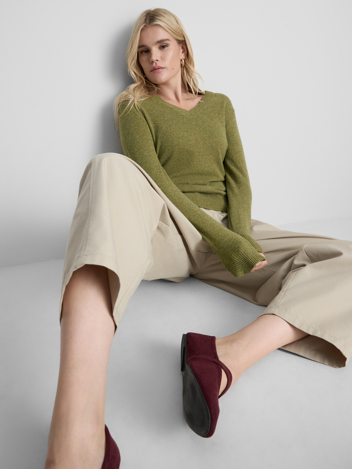Fitted Olive Green Sweater with Wide-Leg Trousers Fitted Olive Green Sweater with Wide-Leg Trousers — Forest Green Outfits 2027