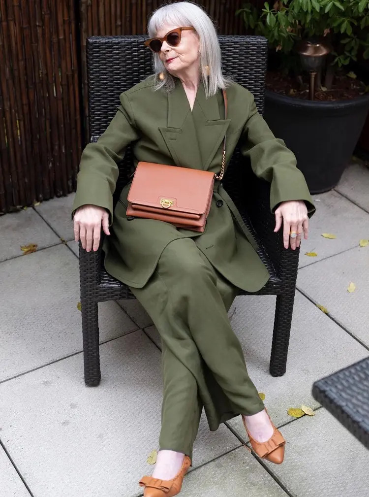 Oversized Olive Green Suit for Modern Comfort Oversized Olive Green Suit for Modern Comfort — Winter Outfits 2027 for Women Over 70
