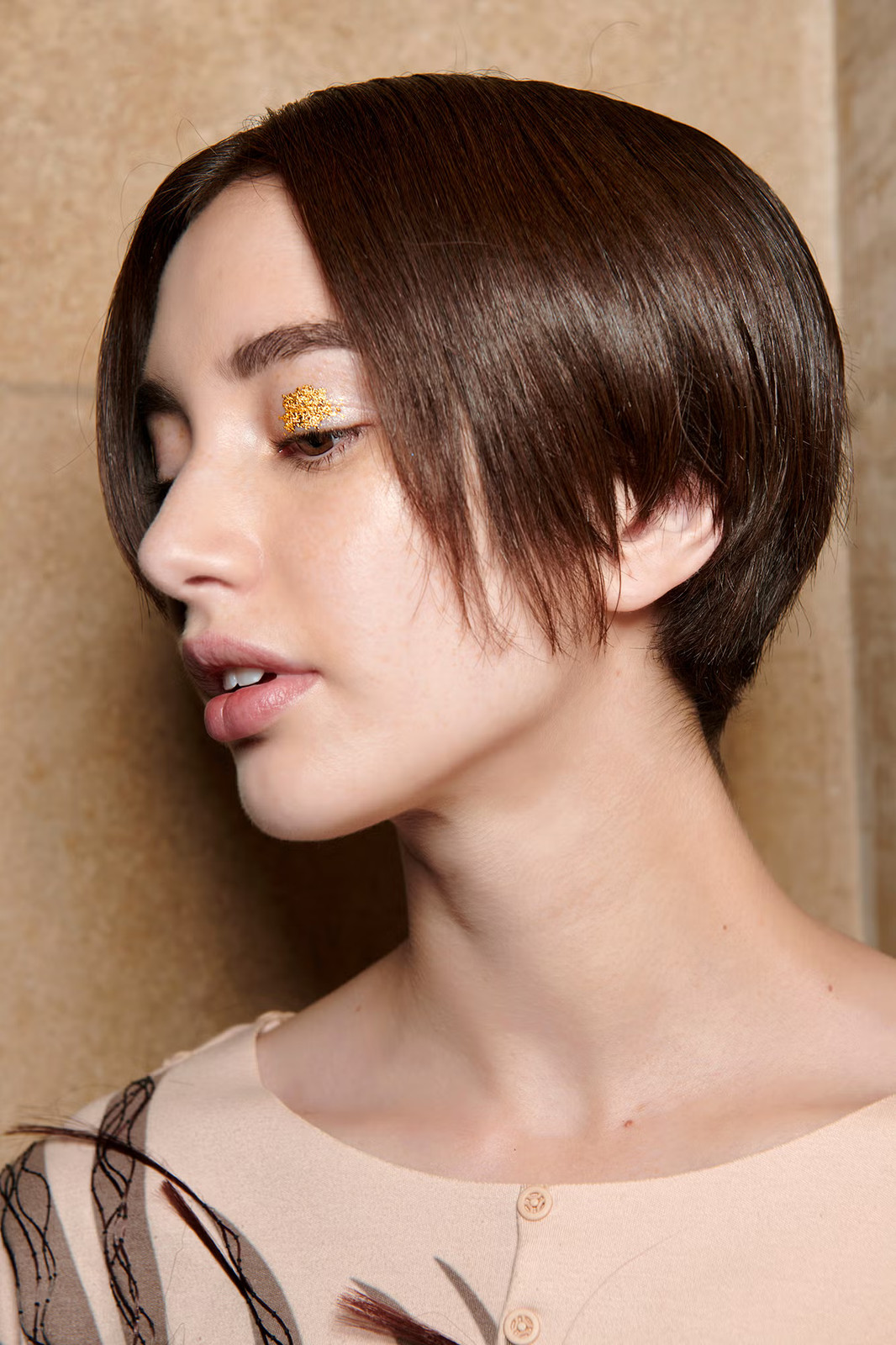 Tucked Chin-Length Blunt Bob — Blunt Line Of The Cut Is Clearly Visible Tucked Chin-Length Blunt Bob — Blunt Line Of The Cut Is Clearly Visible — Lob Bob 2027