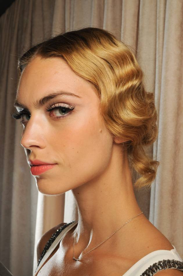 Sculpted Blonde Vintage Waves Sculpted Blonde Vintage Waves — Roller Set Hairstyles 2027