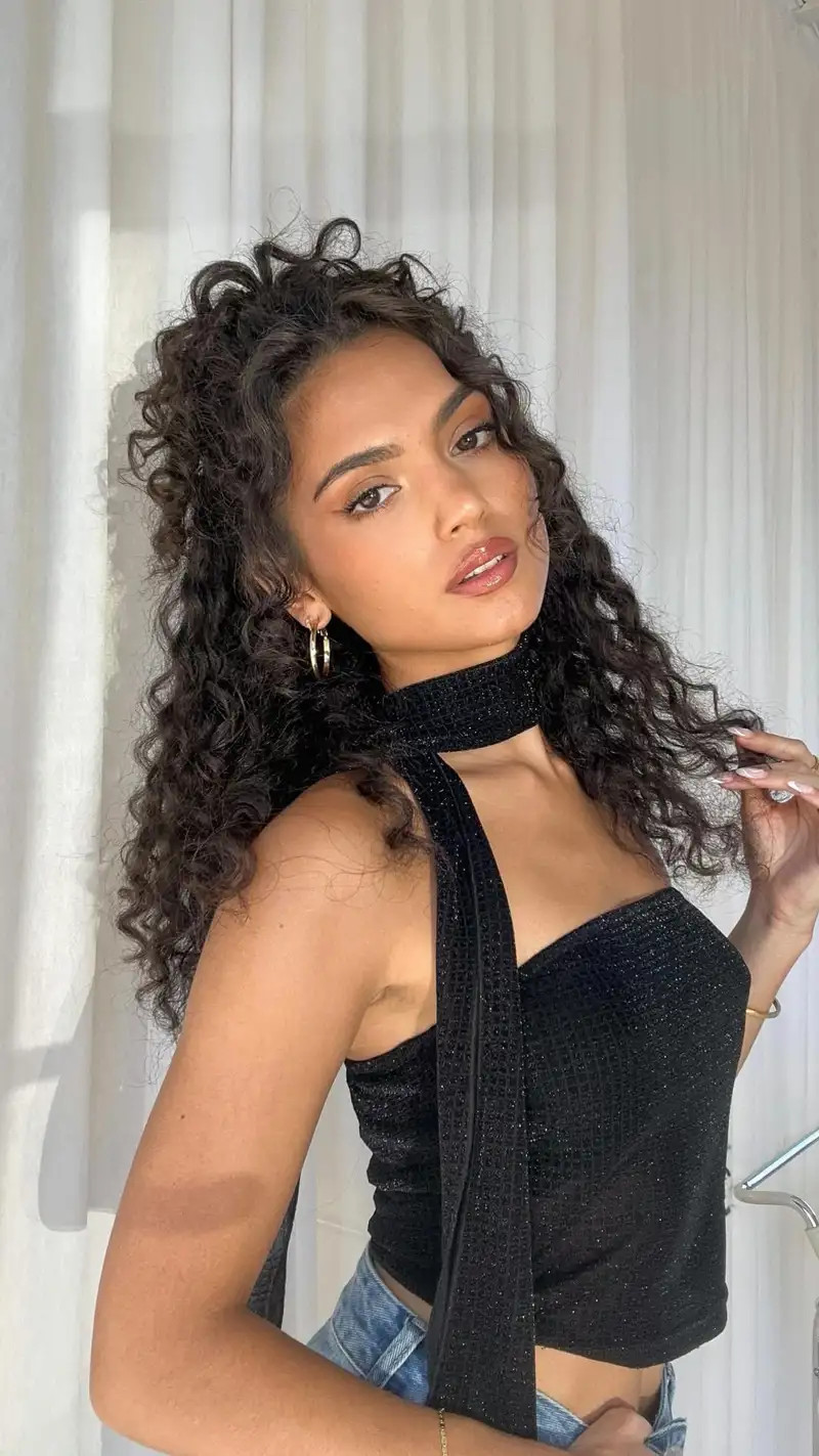 Mid-Back Dark Brown Voluminous Curls Mid-Back Dark Brown Voluminous Curls — Roller Set Hairstyles 2027